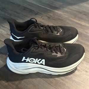 Hoka Clifton 10 wide 2E